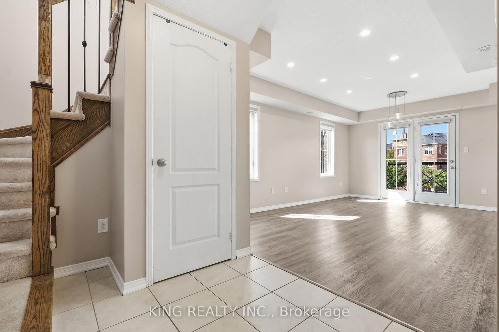 35 Hays Boulevard, Unit 8 thumbnail 3