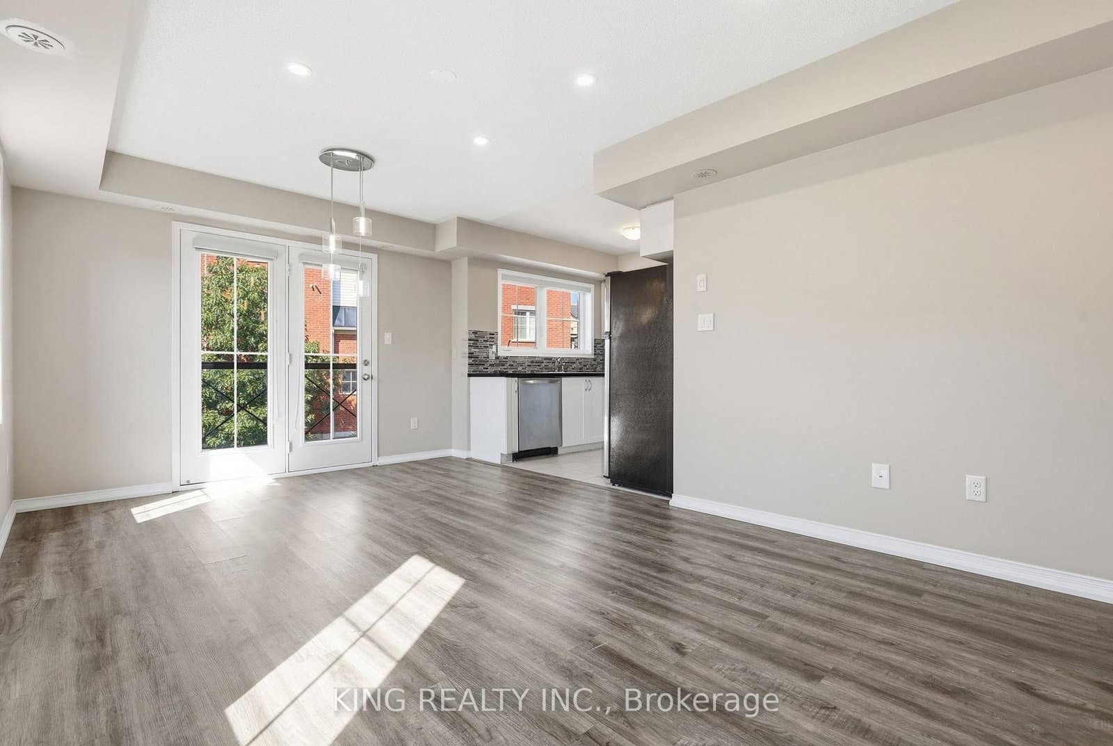 35 Hays Boulevard, Unit 8 thumbnail 5