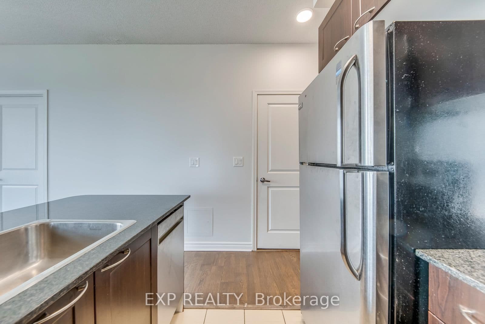 385 Prince Of Wales Drive, Unit 1011 thumbnail 13