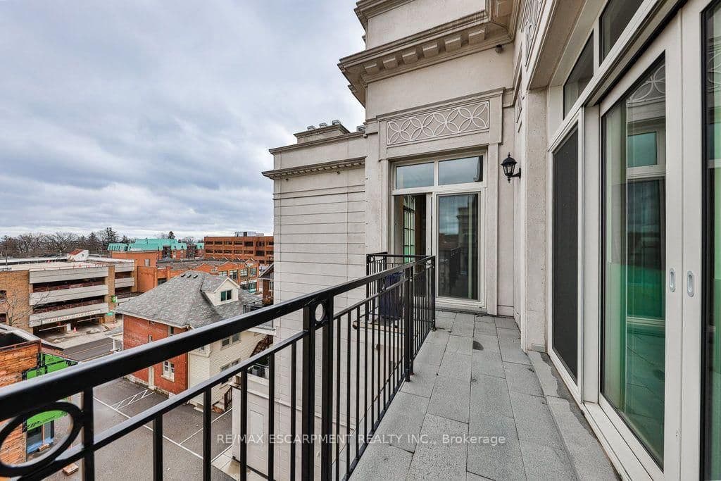 300 Randall Road, Unit PH5 thumbnail 28