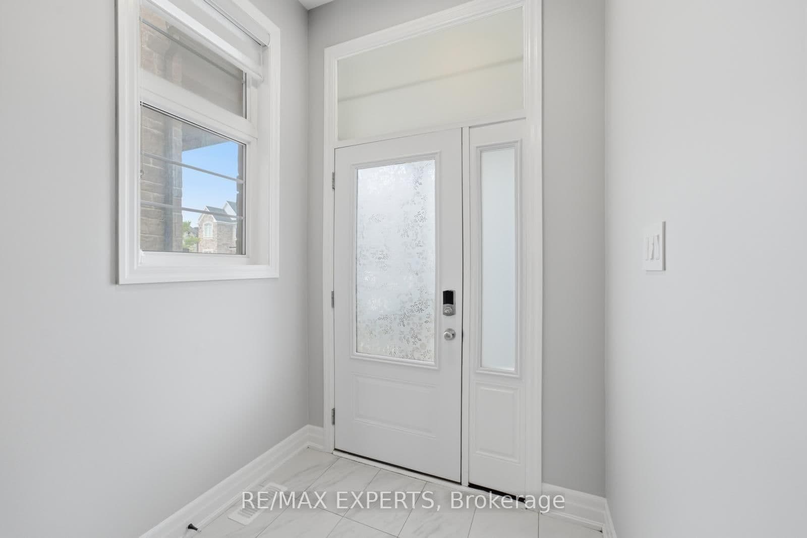 1296 Aymond Crescent W thumbnail 3