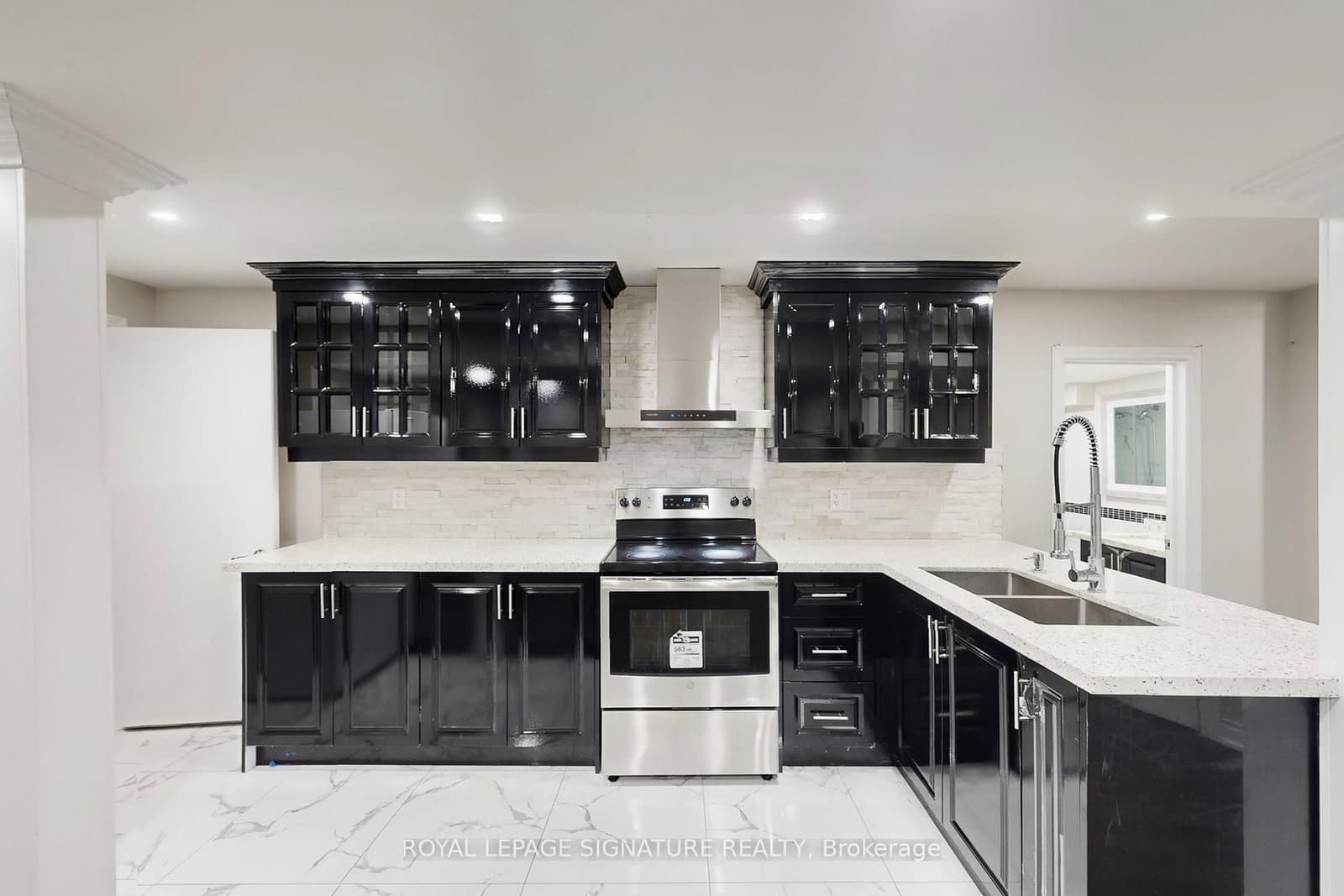 38 Havanna Crescent, Unit Basement thumbnail 6
