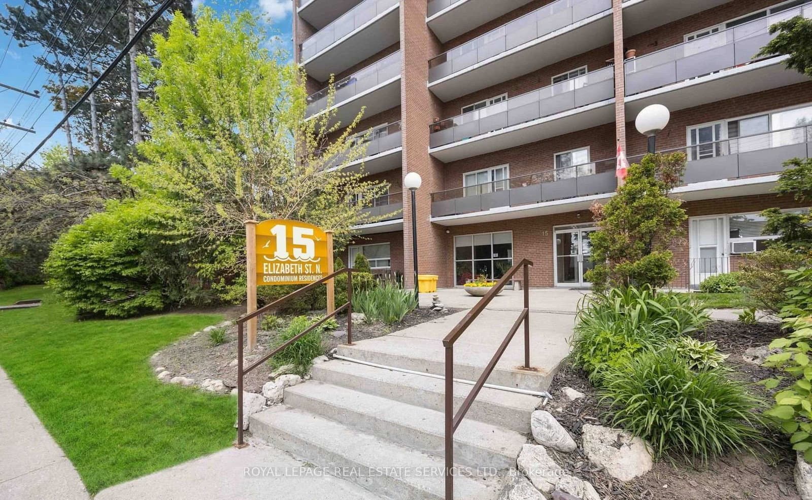 #203 - 15 Elizabeth Street N