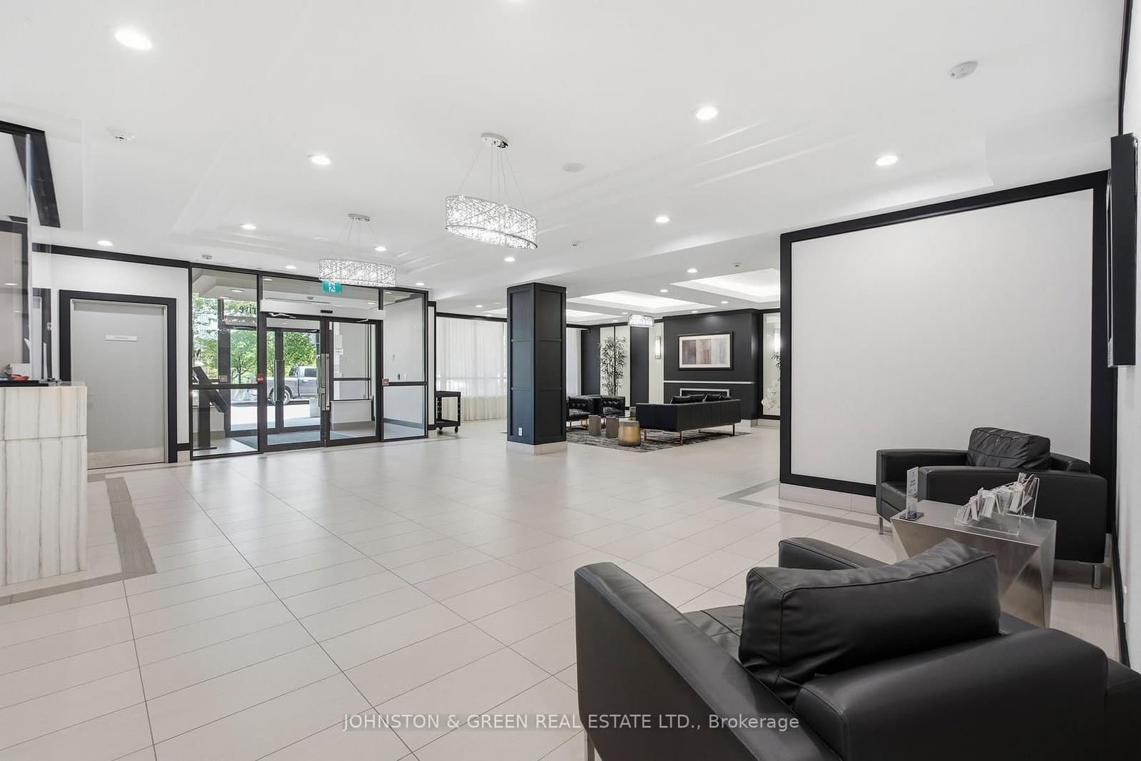 55 De Boers Drive, Unit 318 thumbnail 3