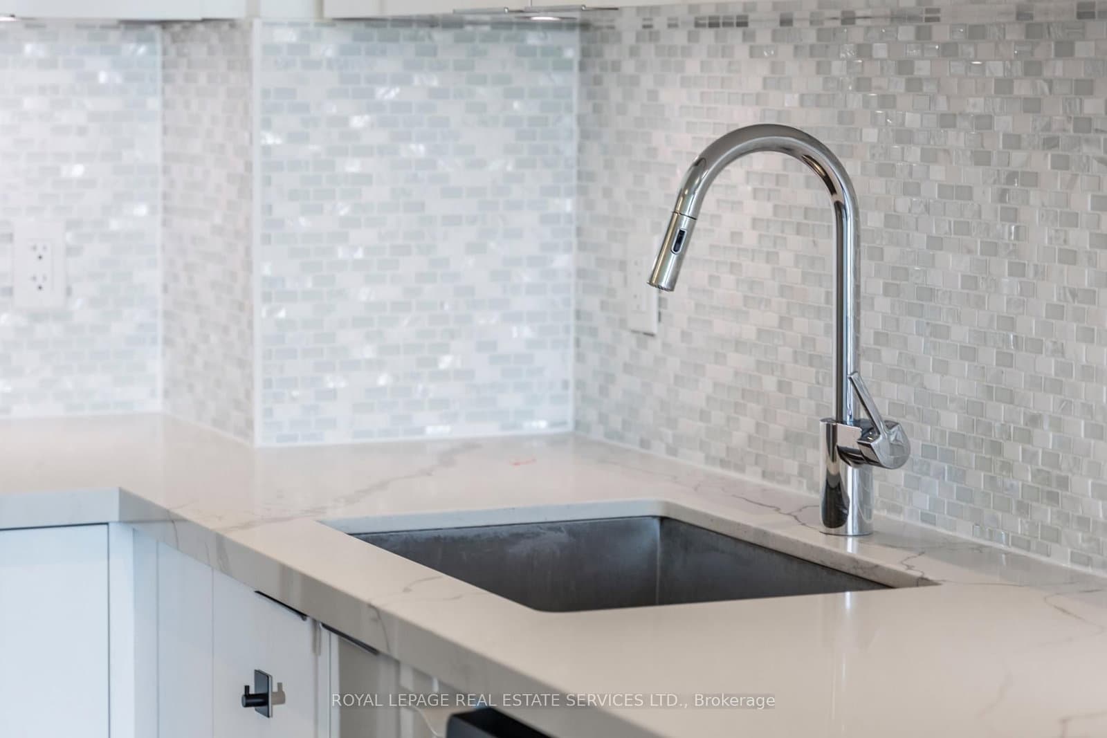 30 Shore Breeze Drive, Unit 2019 thumbnail 19
