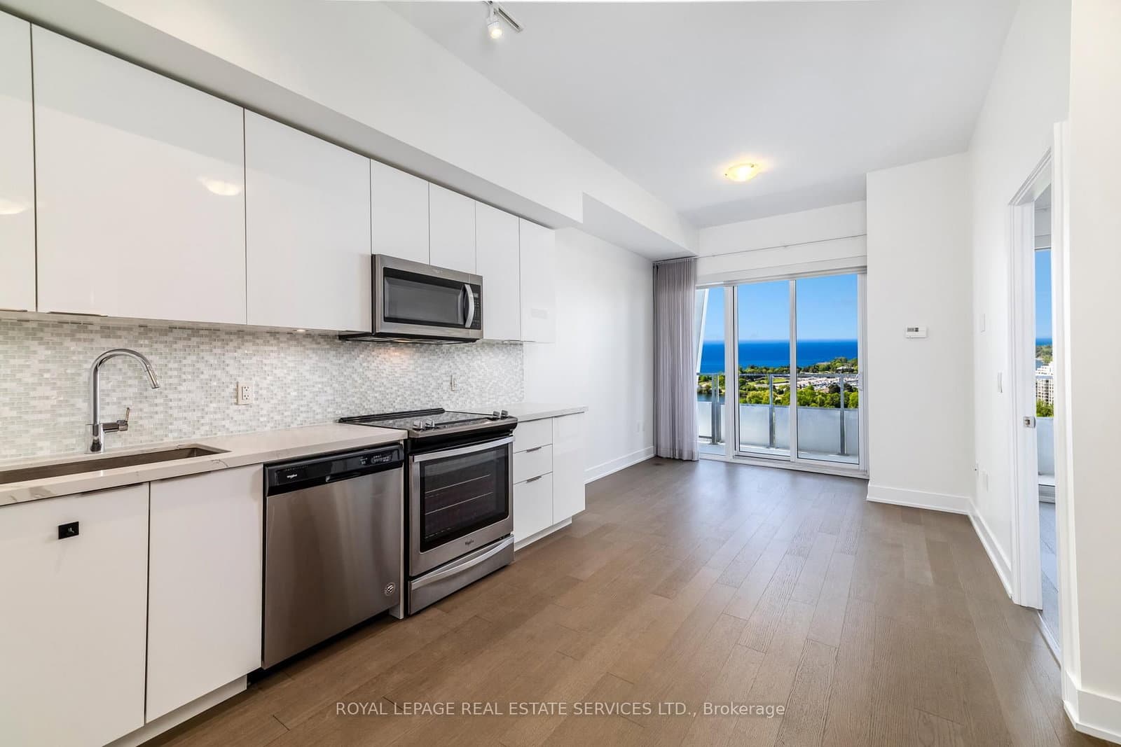 30 Shore Breeze Drive, Unit 2019 thumbnail 2
