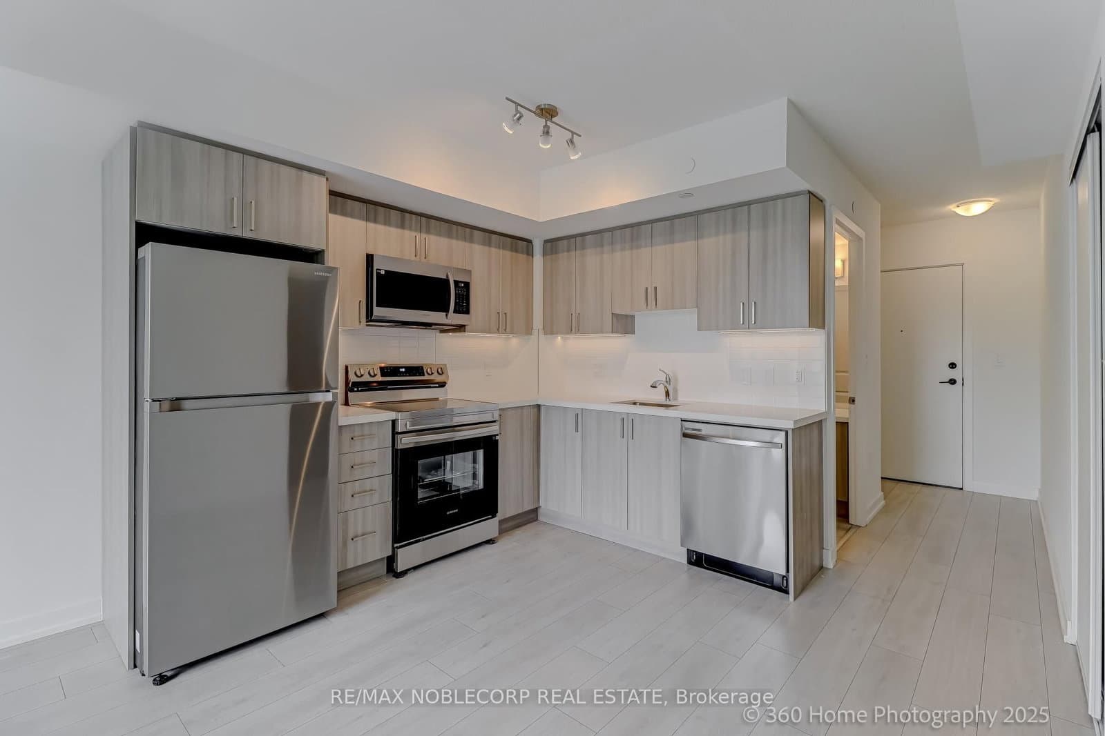 556 Marlee Avenue, Unit 508 thumbnail 6