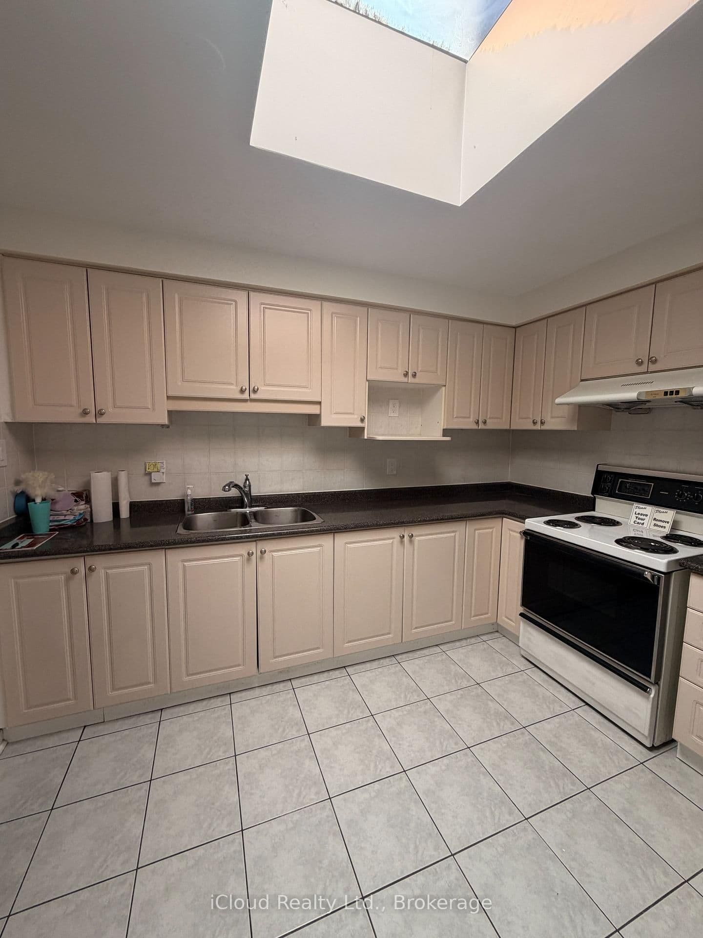 5084 Dundas Street W, Unit 2nd Flr thumbnail 5