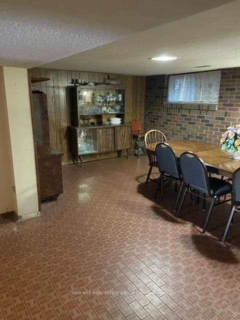 112 Anthia Drive W thumbnail 18
