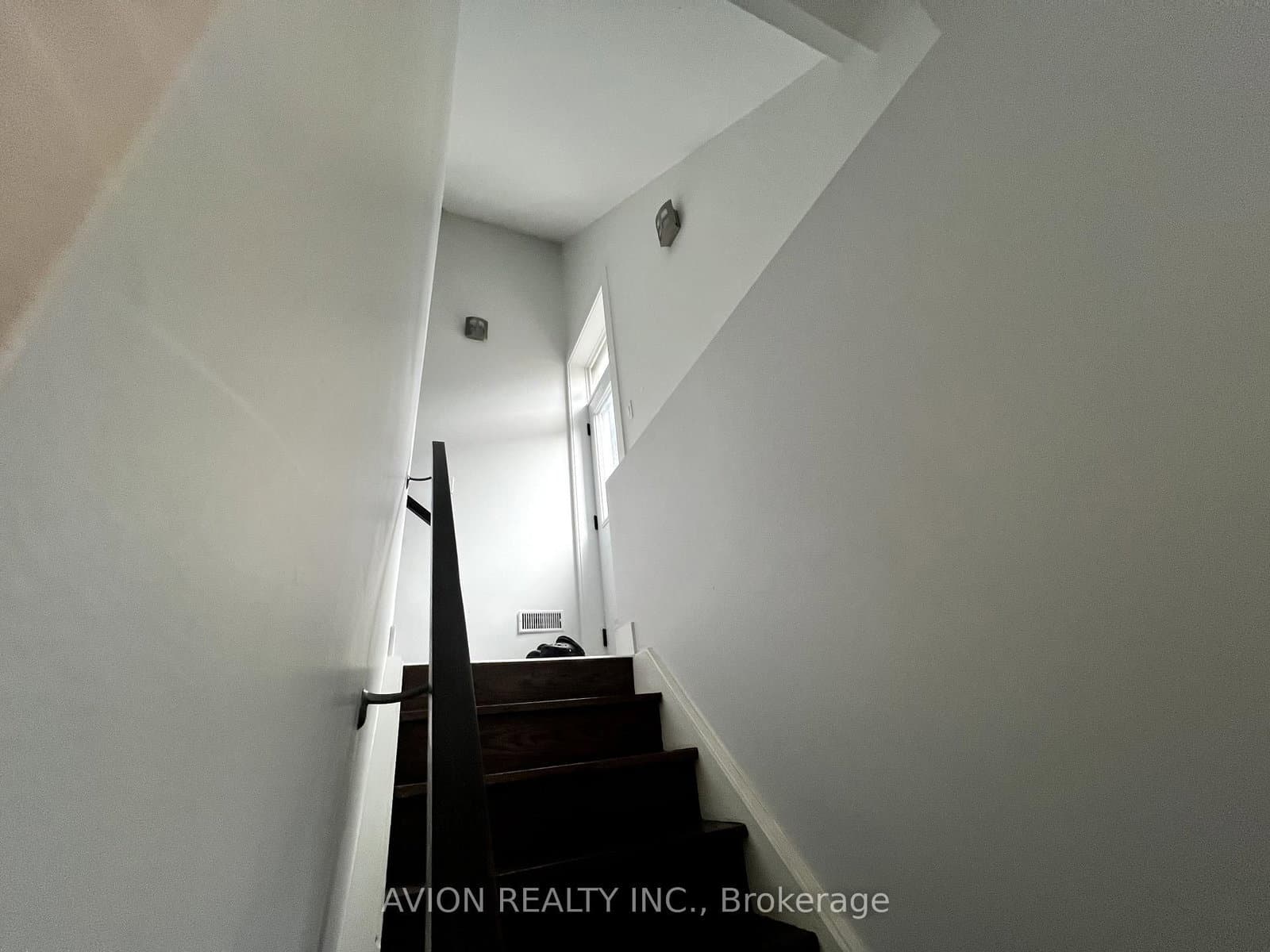 28 Monarchdale Avenue, Unit Bsmt thumbnail 4