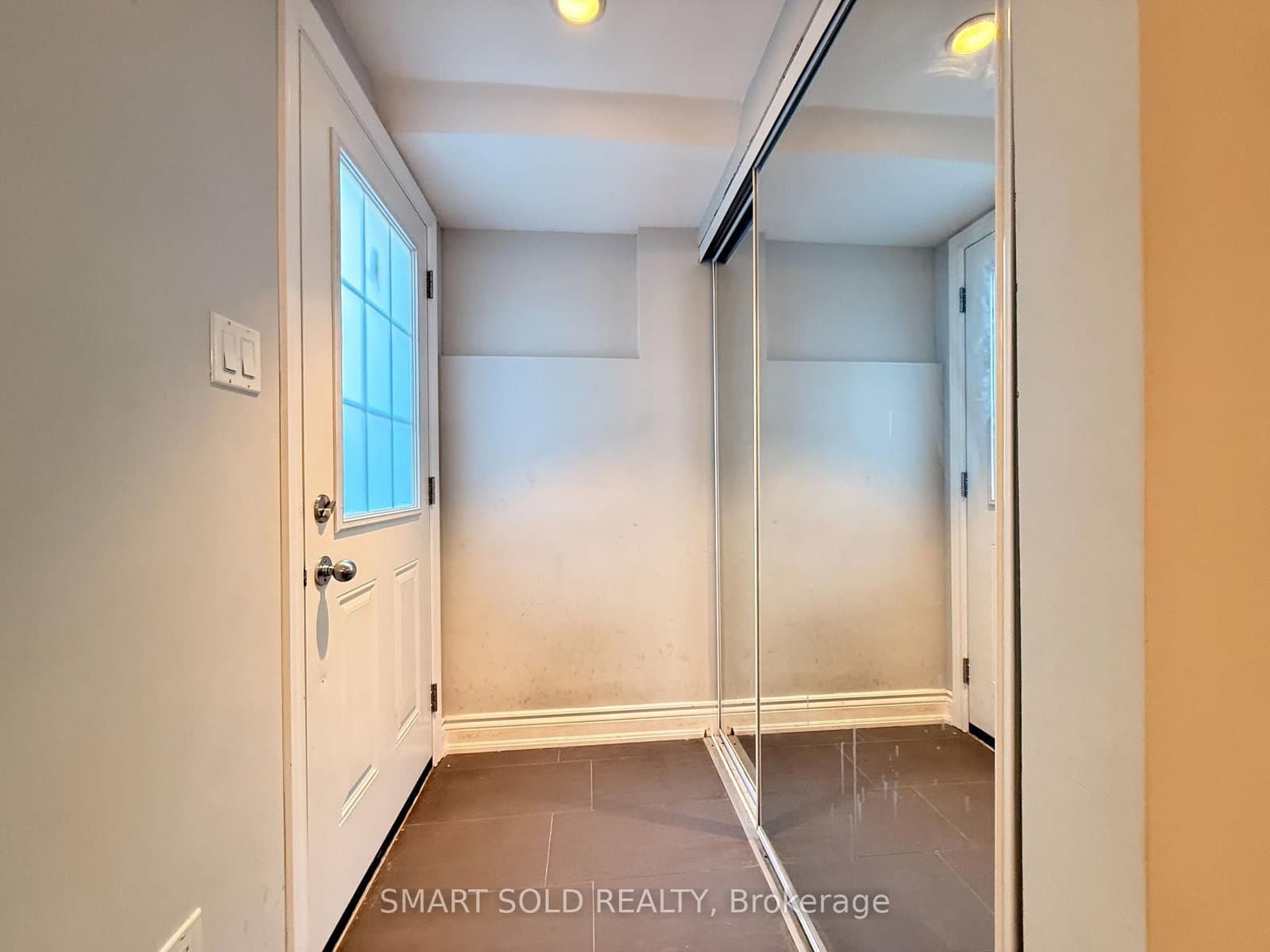 10 Laidlaw Street, Unit 725 thumbnail 11