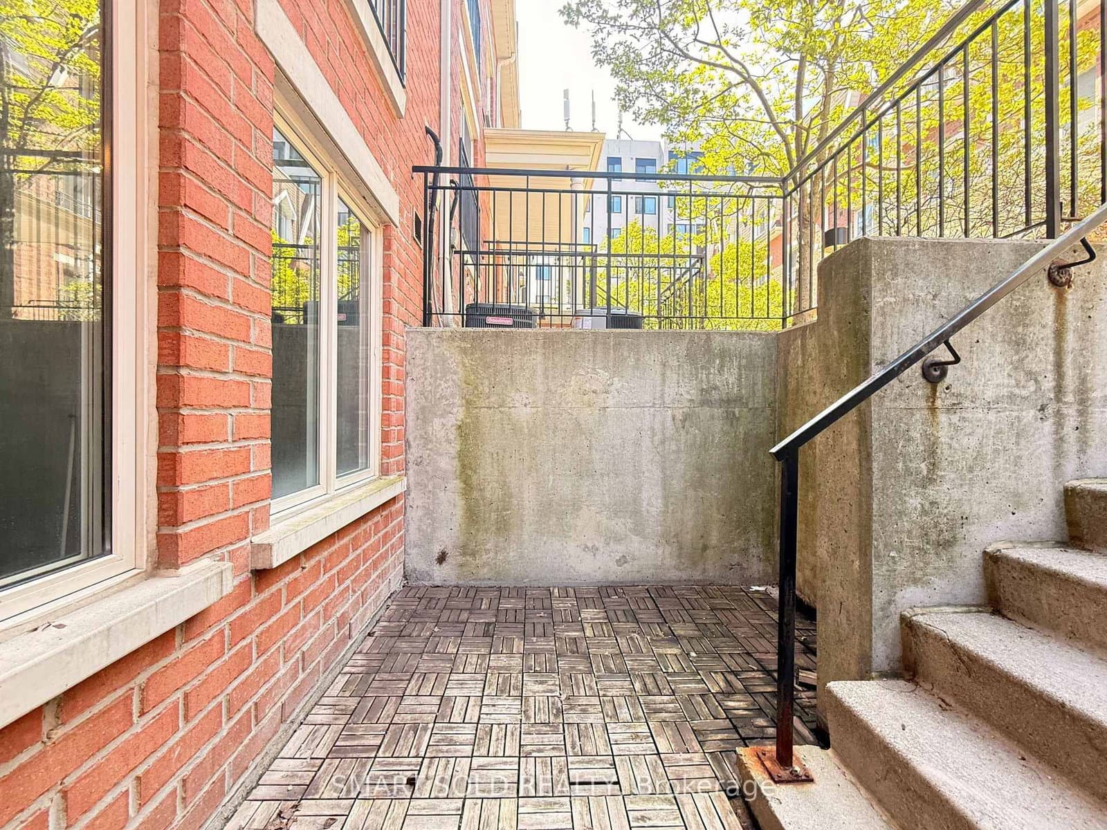 10 Laidlaw Street, Unit 725 thumbnail 14