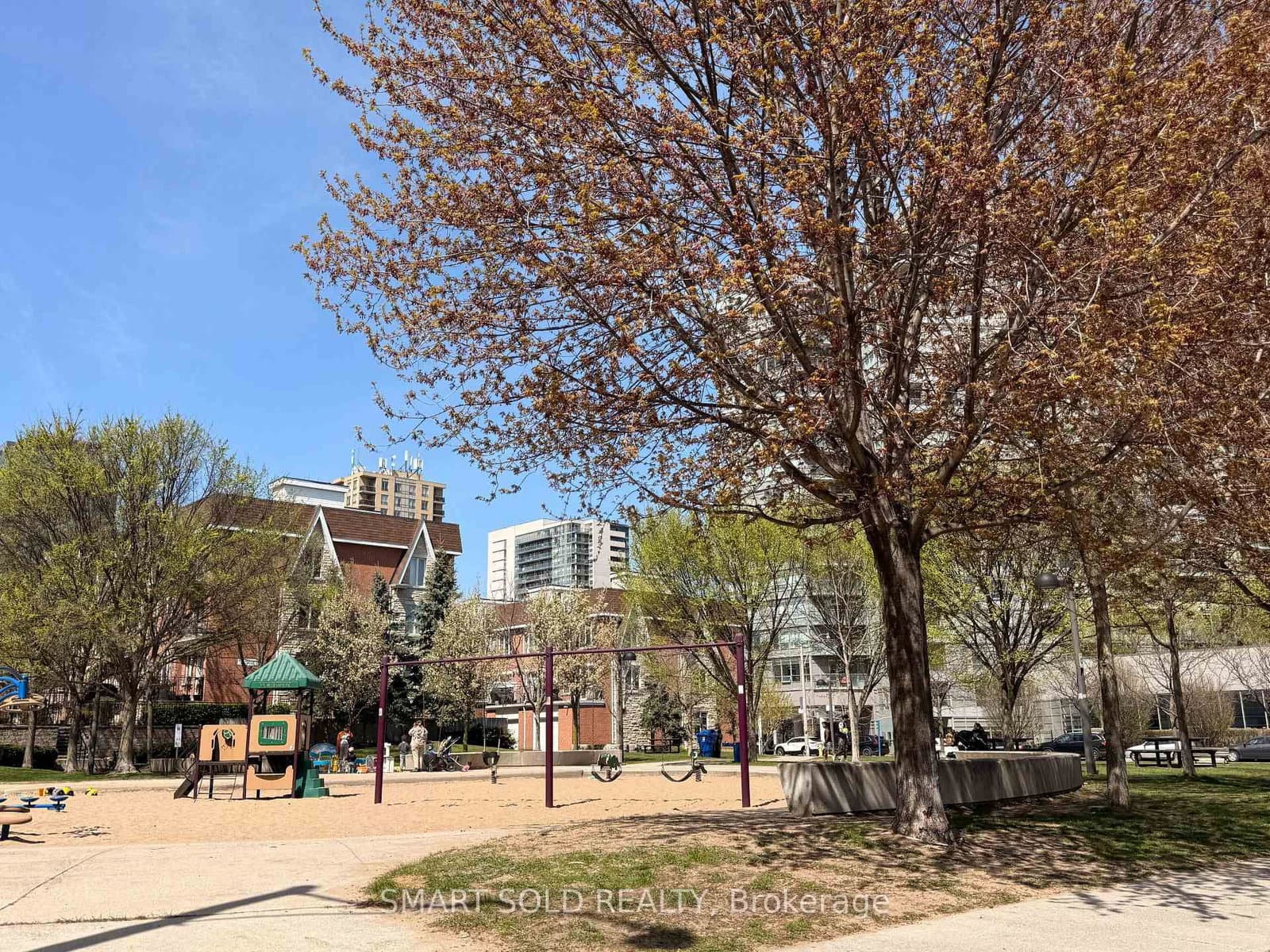 10 Laidlaw Street, Unit 725 thumbnail 15