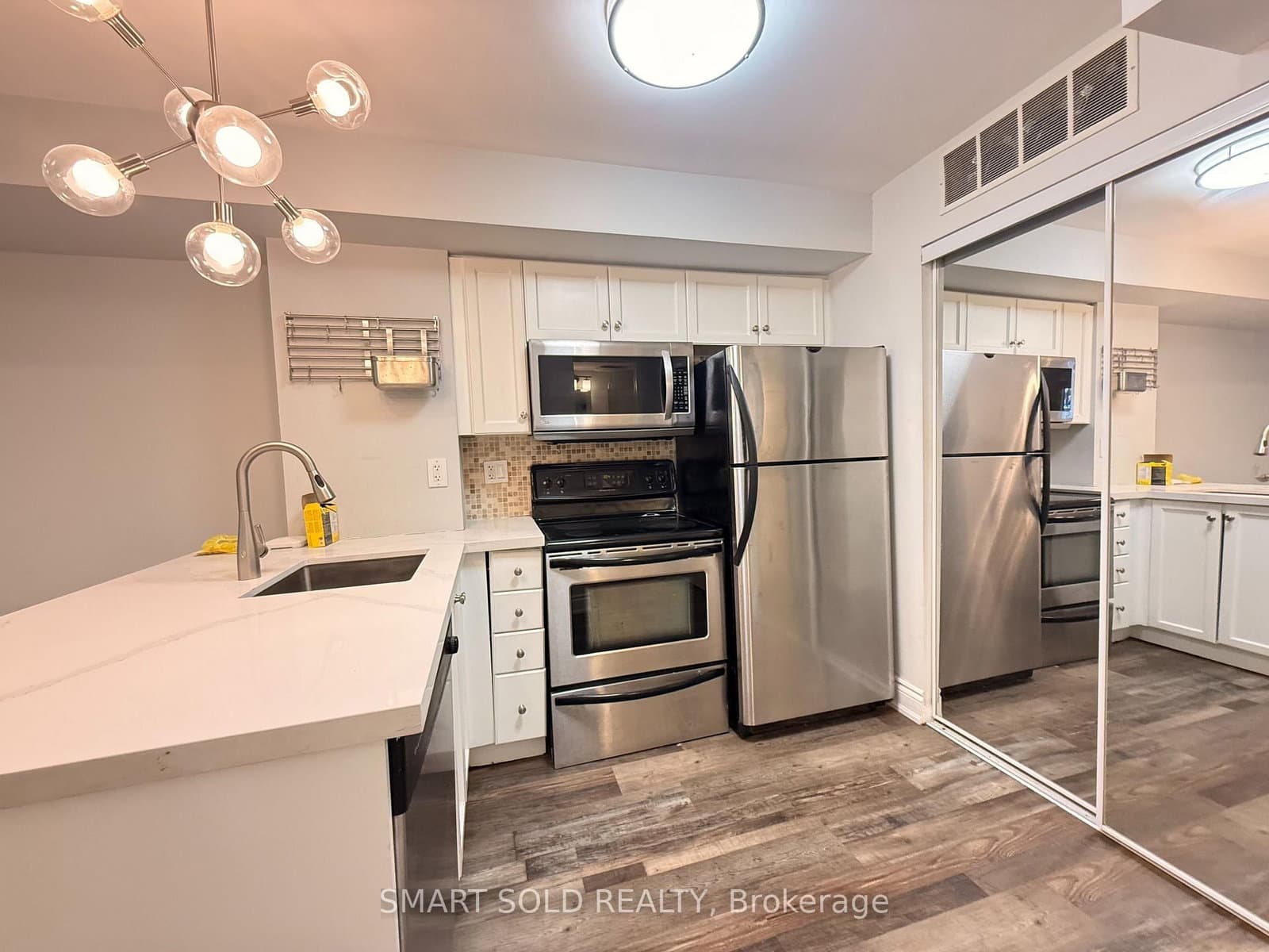 10 Laidlaw Street, Unit 725 thumbnail 4
