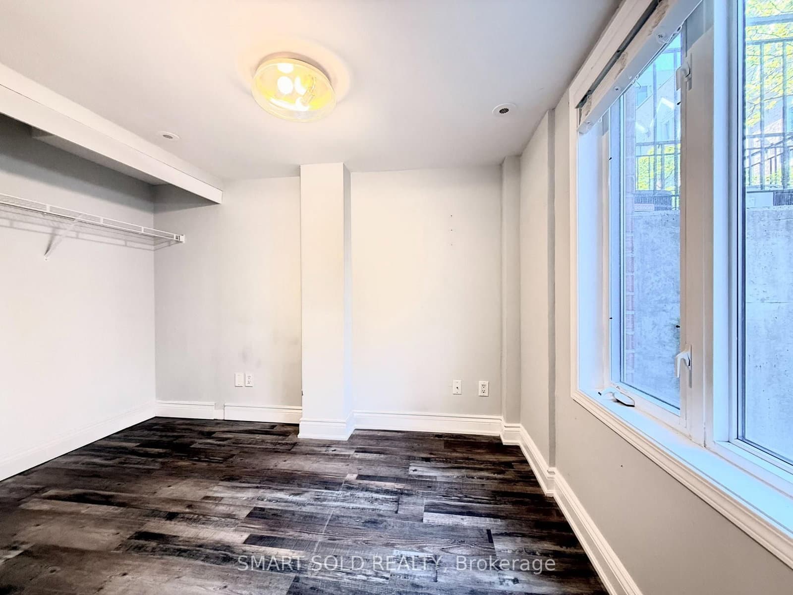 10 Laidlaw Street, Unit 725 thumbnail 8