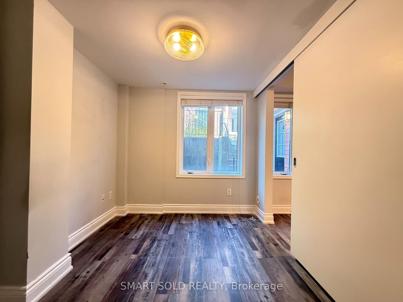 10 Laidlaw Street, Unit 725 thumbnail 9