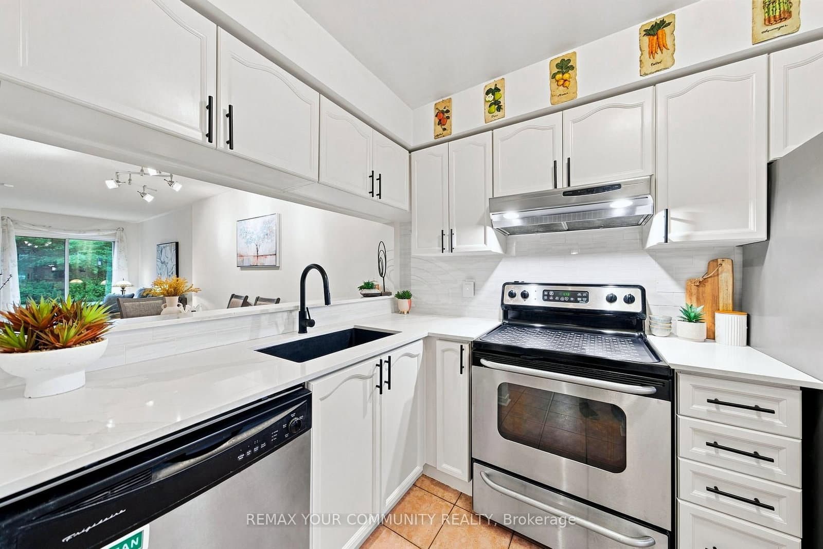 210 Manitoba Street, Unit 11 thumbnail 3