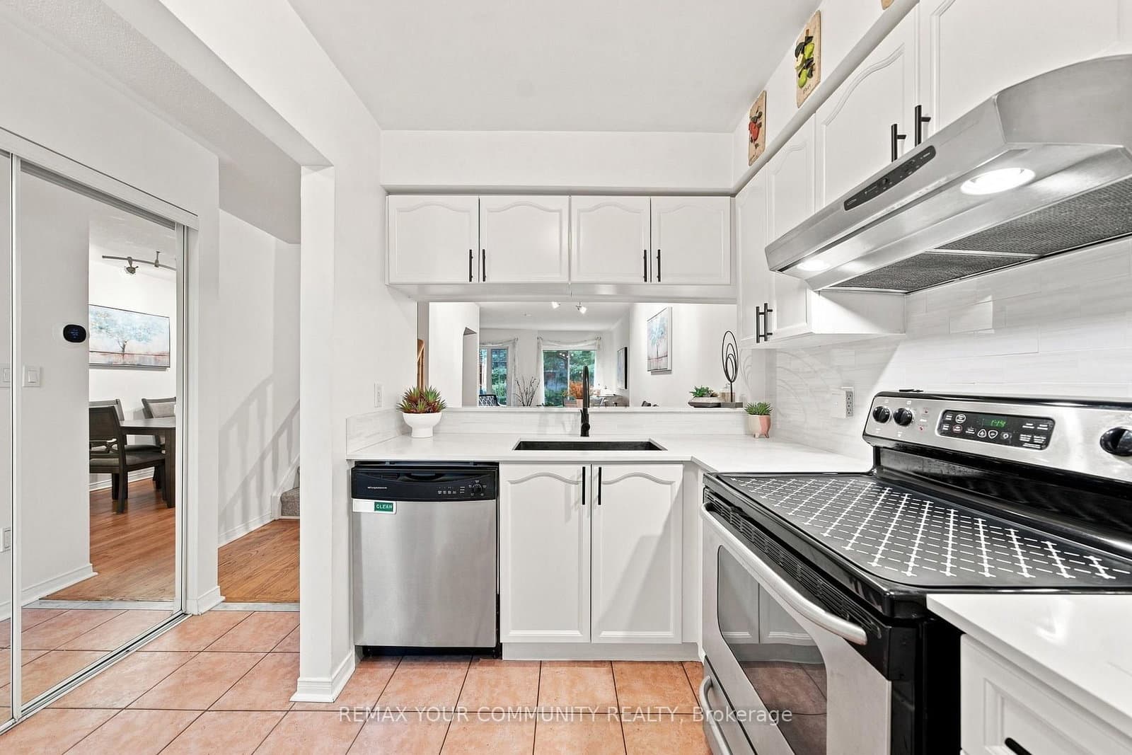210 Manitoba Street, Unit 11 thumbnail 5