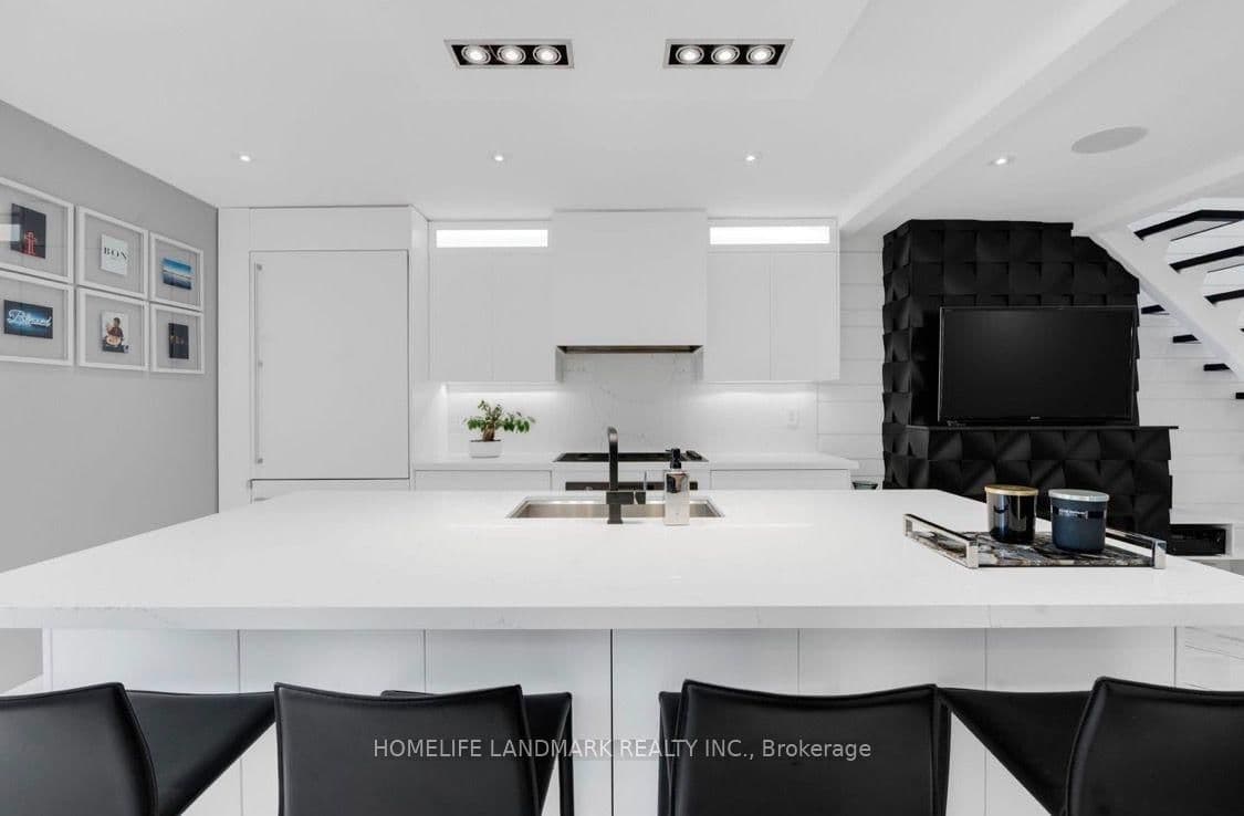 58 Carrick Avenue, Unit upper thumbnail 10