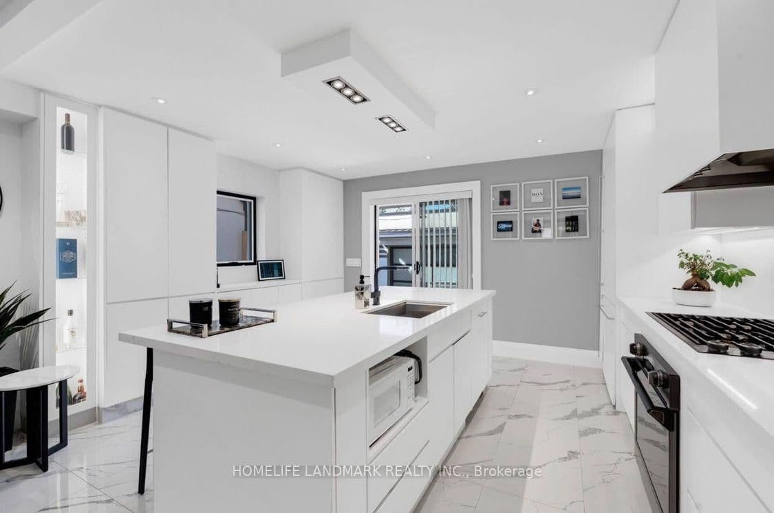58 Carrick Avenue, Unit upper thumbnail 12
