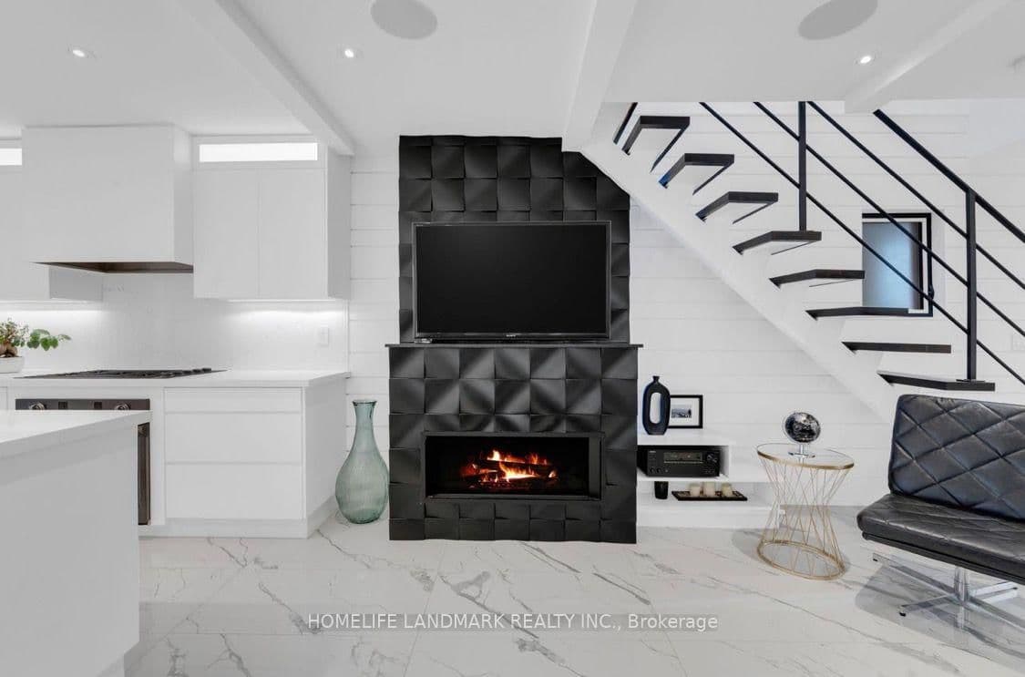 58 Carrick Avenue, Unit upper thumbnail 13