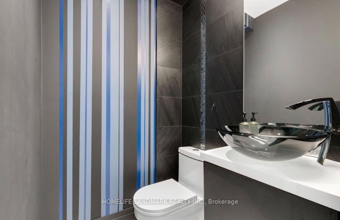 58 Carrick Avenue, Unit upper thumbnail 14