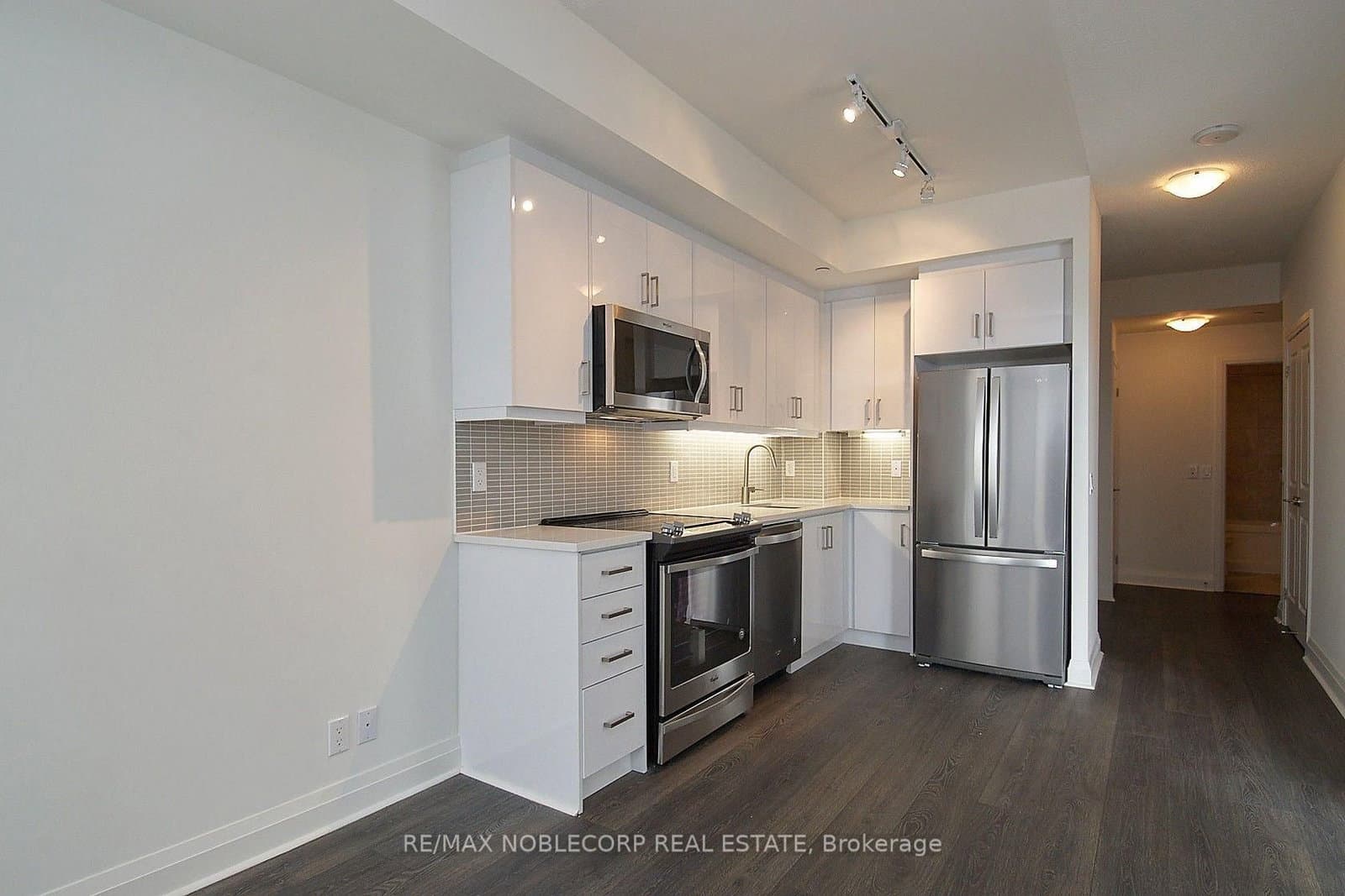 17 Zorra Street, Unit 807 thumbnail 4