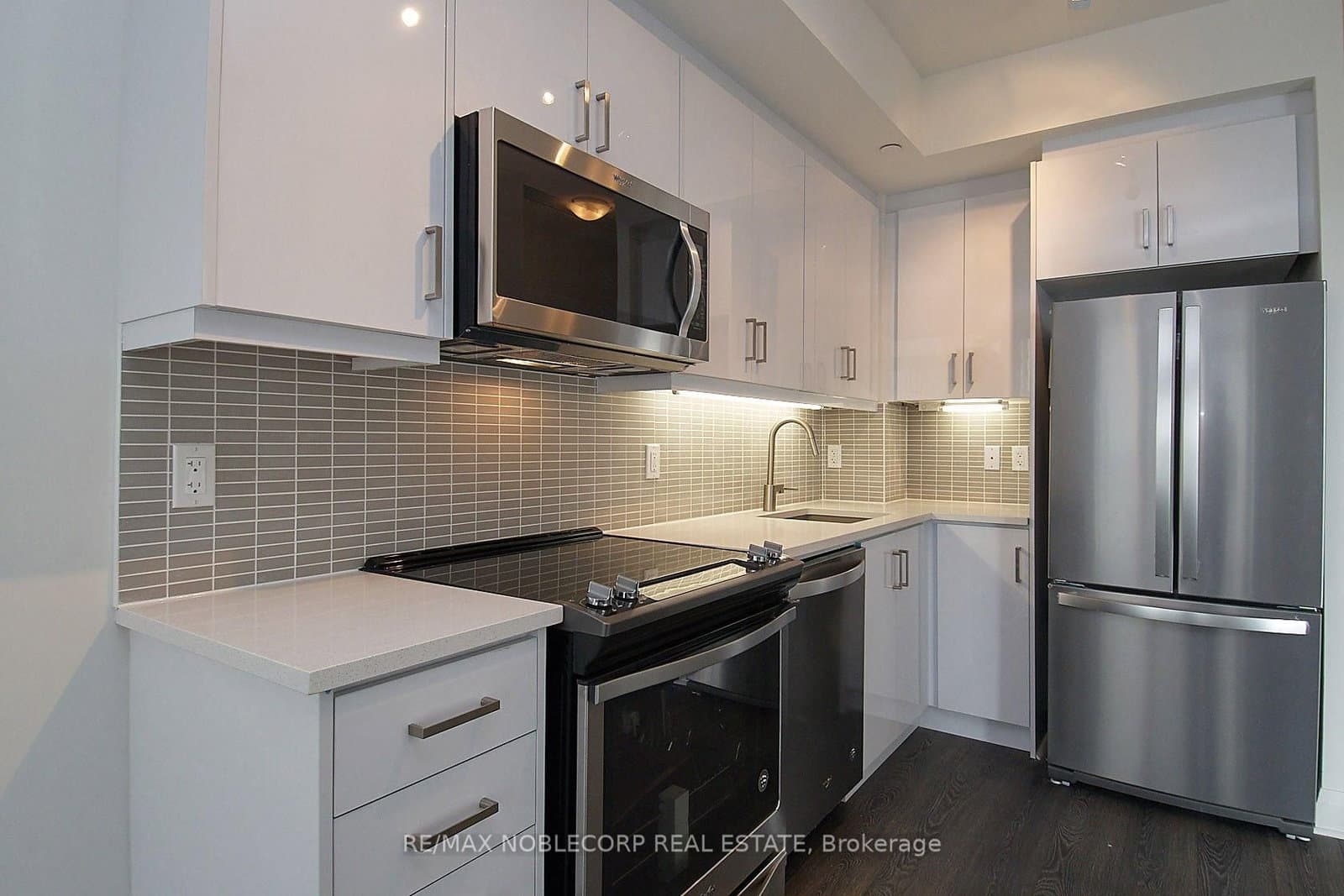 17 Zorra Street, Unit 807 thumbnail 5