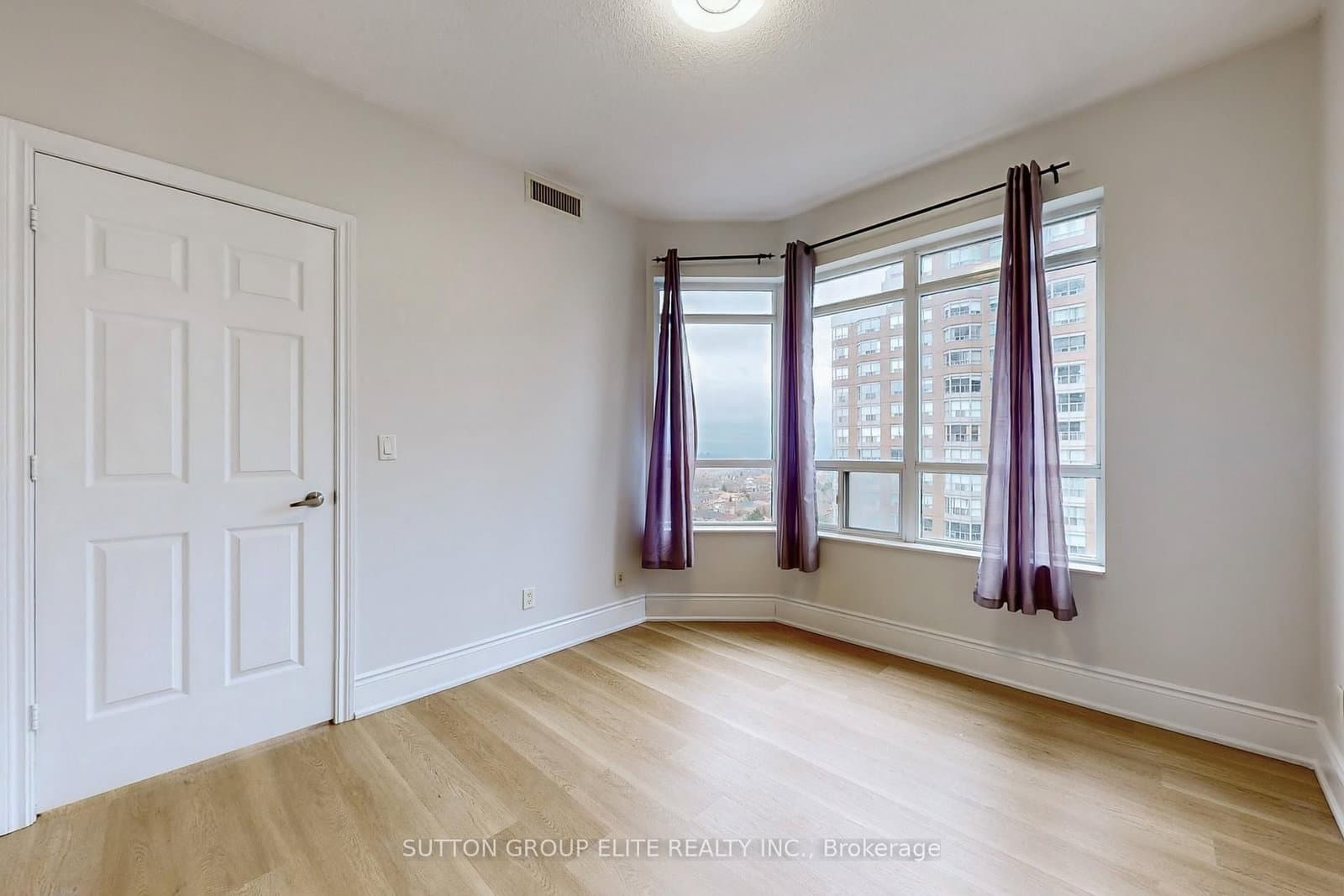 310 Burnhamthorpe Road W, Unit 1511 thumbnail 16