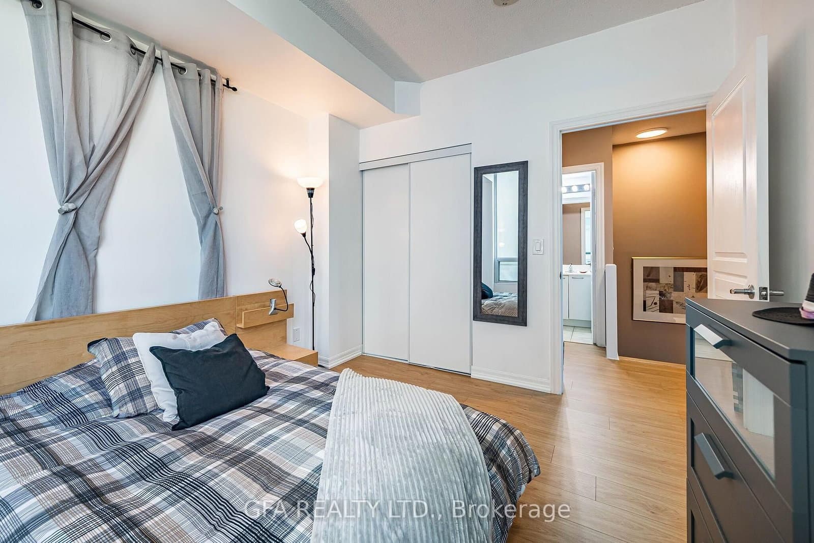 3939 Duke Of York Boulevard, Unit 306 thumbnail 28