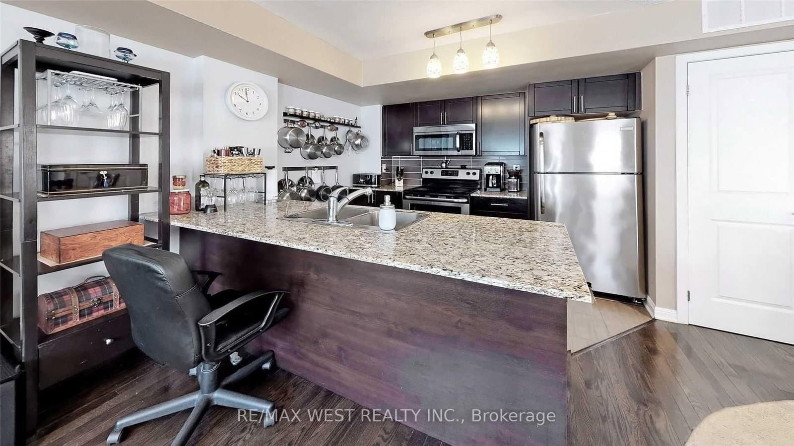 10 Foundry Avenue, Unit 240 thumbnail 14