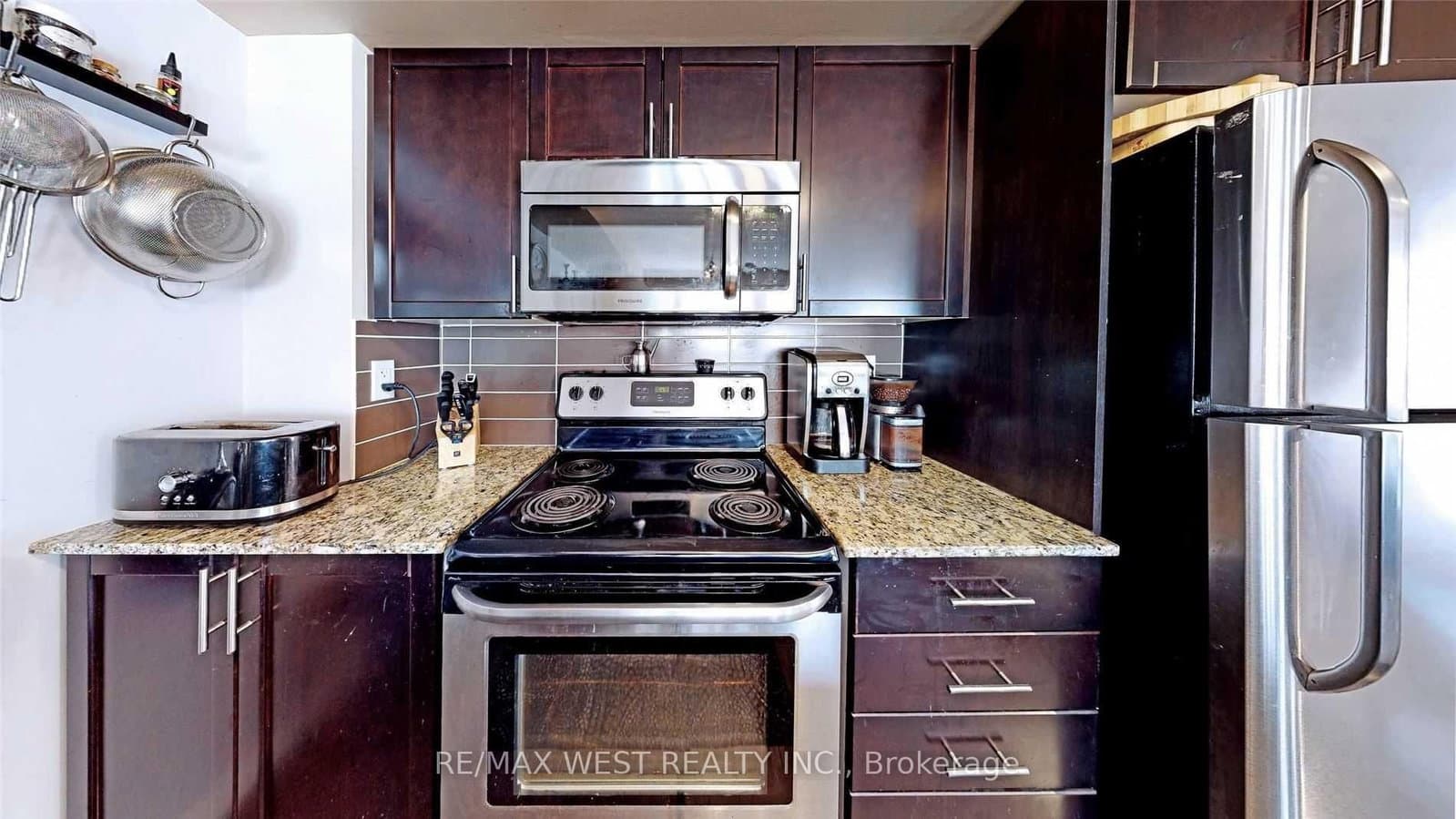 10 Foundry Avenue, Unit 240 thumbnail 16