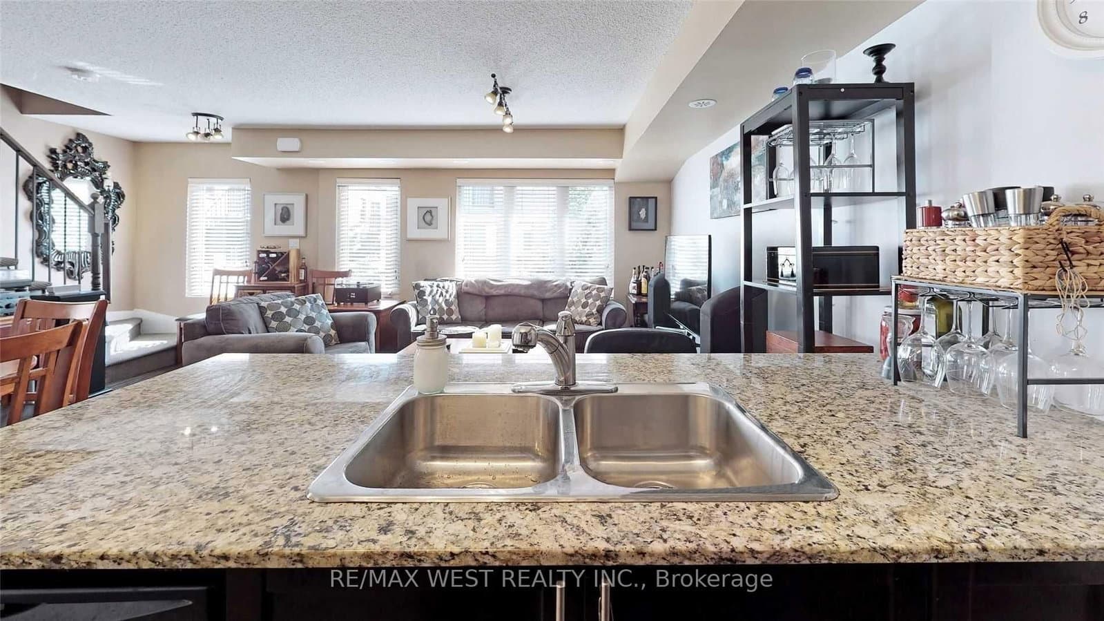 10 Foundry Avenue, Unit 240 thumbnail 17