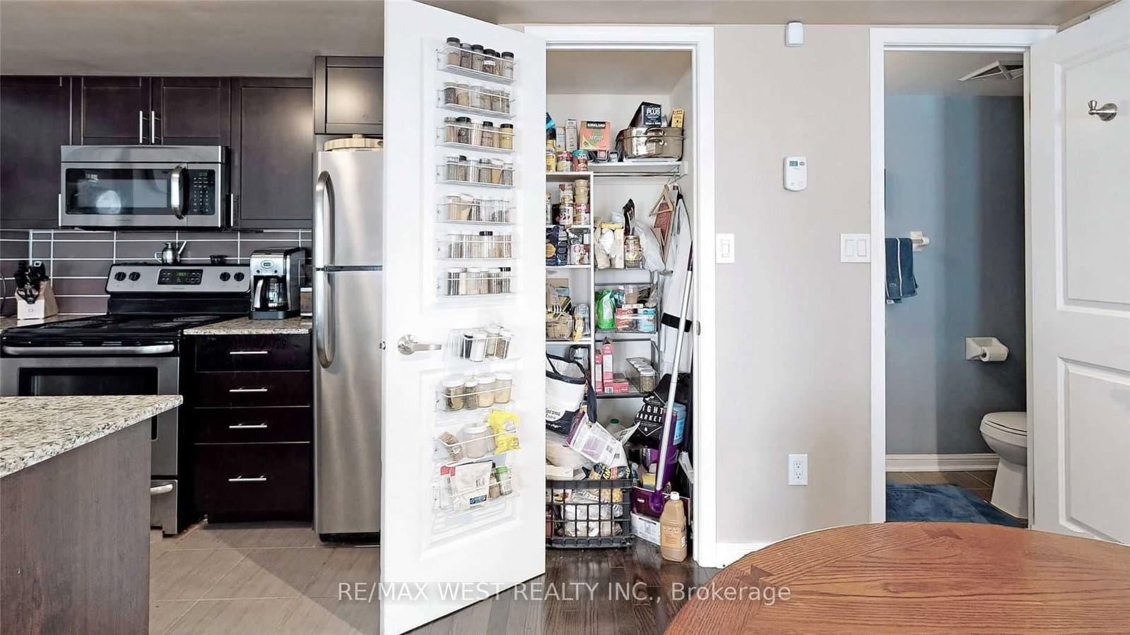 10 Foundry Avenue, Unit 240 thumbnail 19