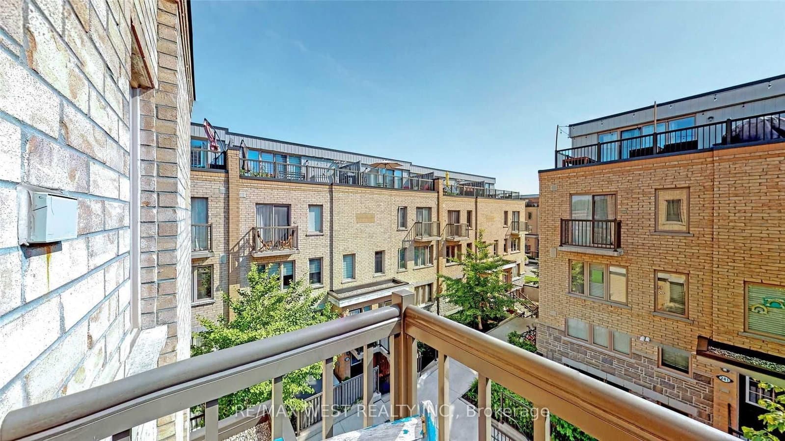 10 Foundry Avenue, Unit 240 thumbnail 24
