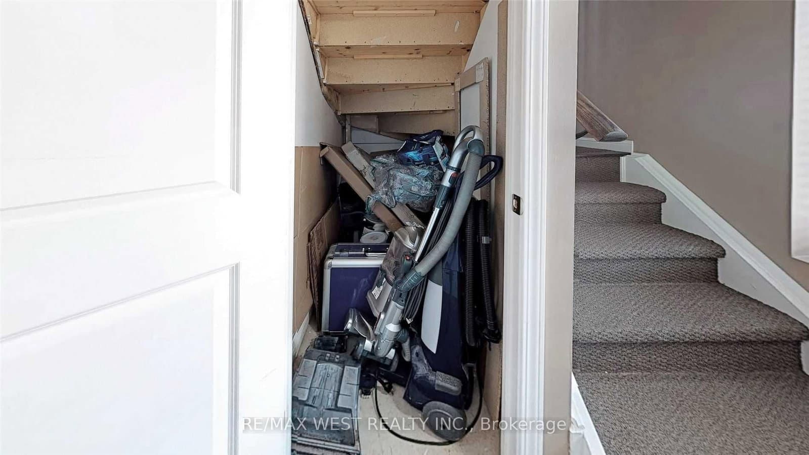 10 Foundry Avenue, Unit 240 thumbnail 32