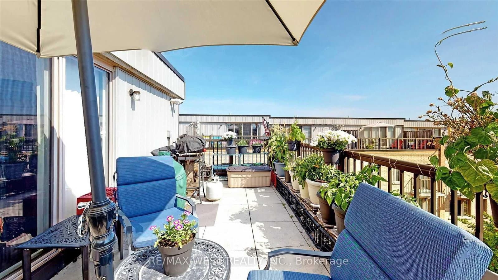 10 Foundry Avenue, Unit 240 thumbnail 34