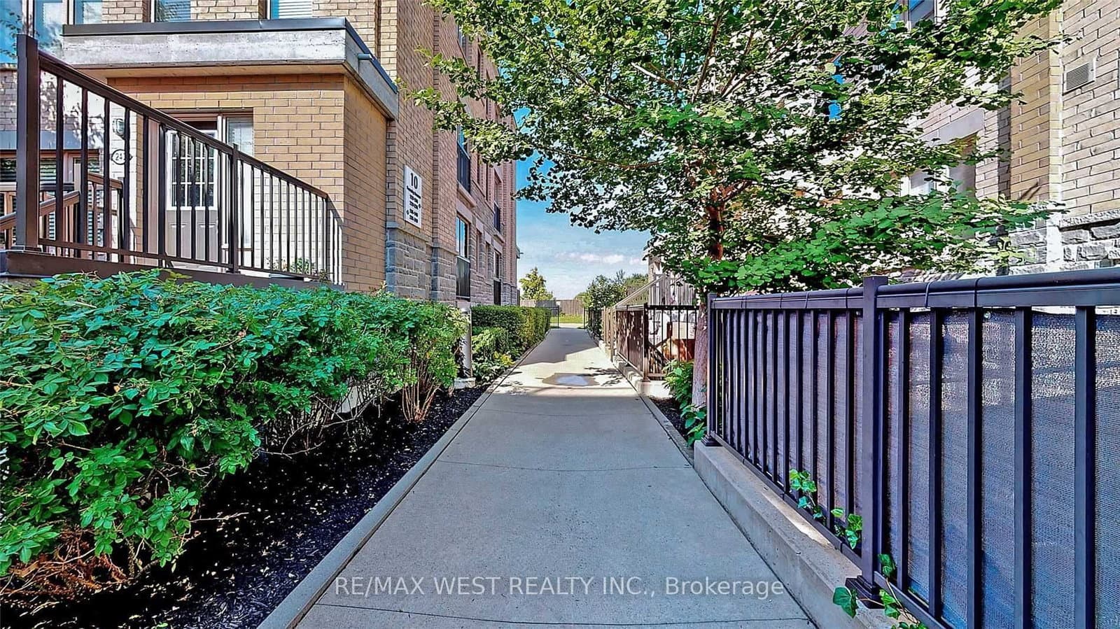 10 Foundry Avenue, Unit 240 thumbnail 4