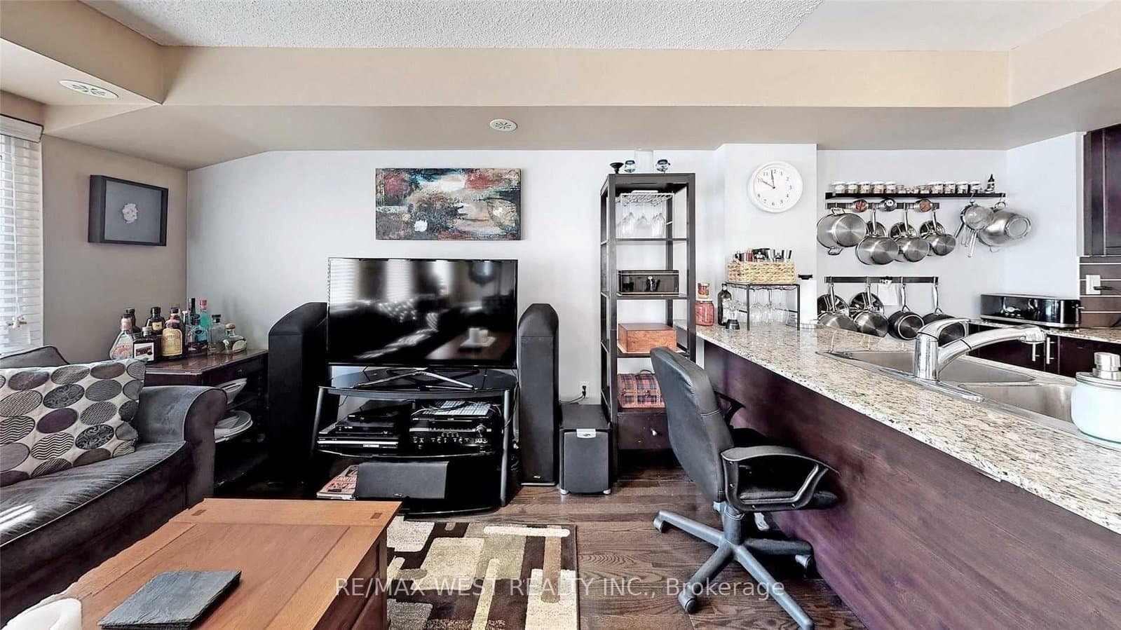 10 Foundry Avenue, Unit 240 thumbnail 9