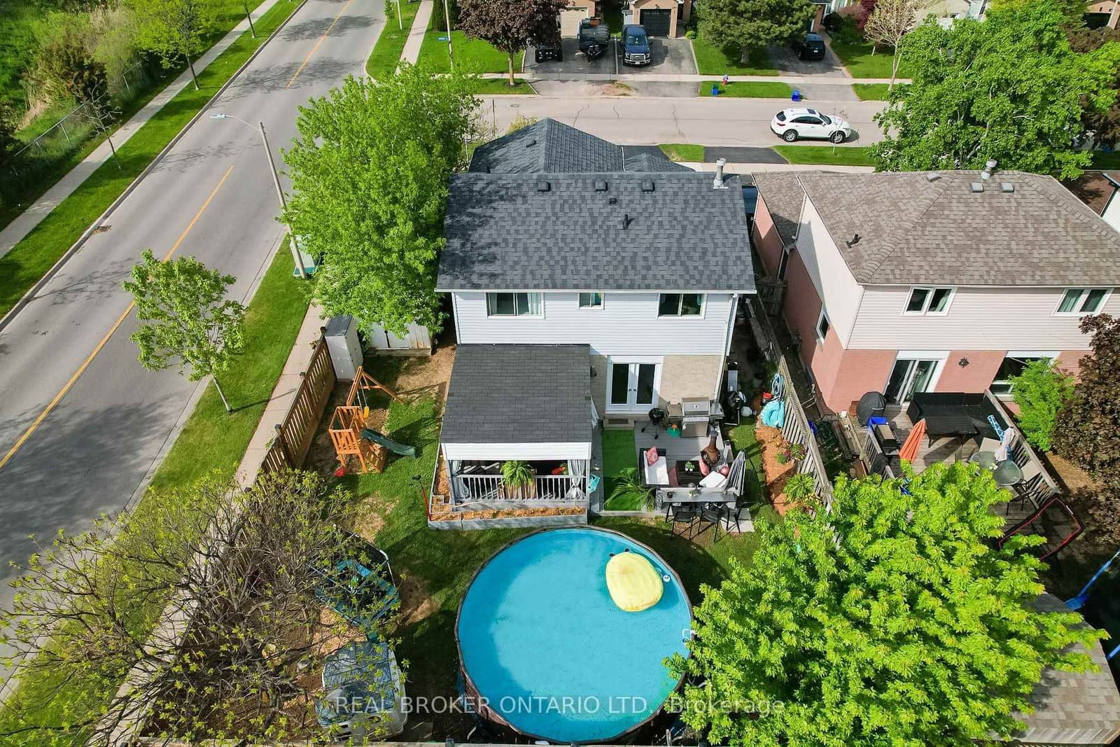 3260 Woodcroft Crescent thumbnail 2
