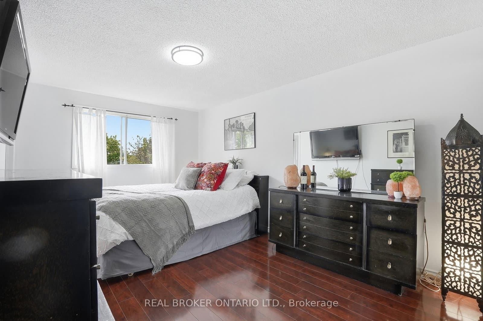3260 Woodcroft Crescent thumbnail 22