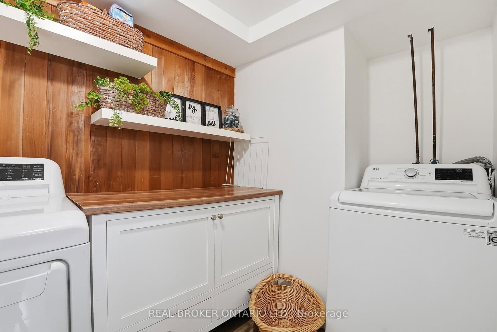 3260 Woodcroft Crescent thumbnail 28
