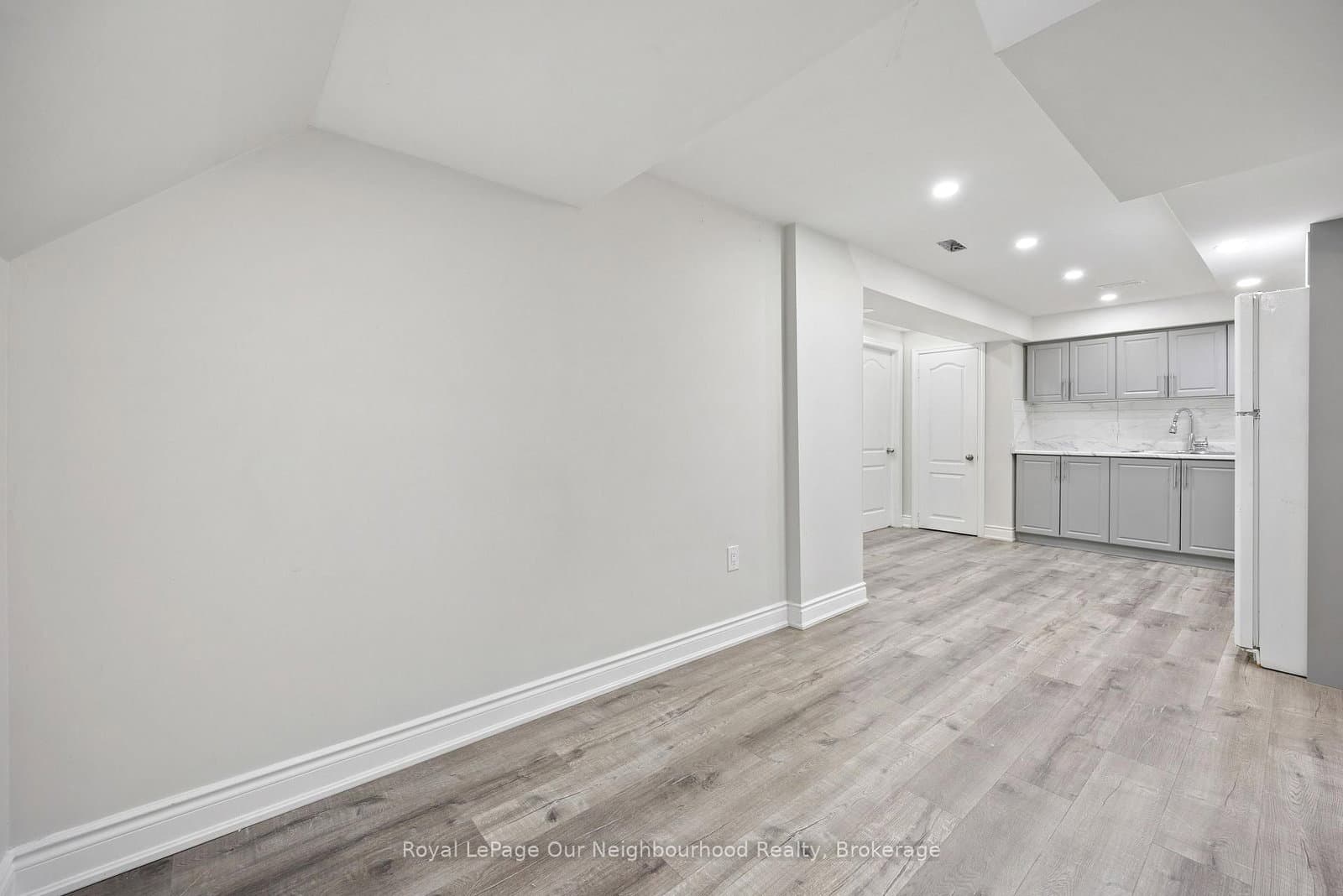 206 Sunny Meadow Boulevard, Unit Bsmt thumbnail 13