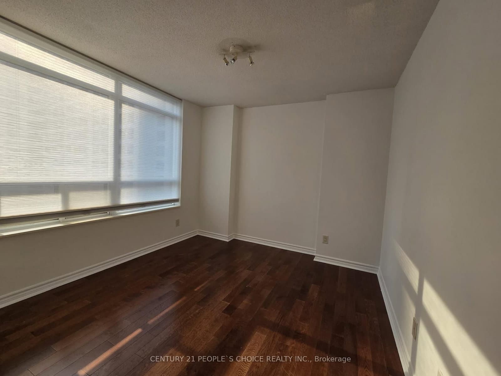 3880 Duke Of York Boulevard, Unit 1806 thumbnail 19