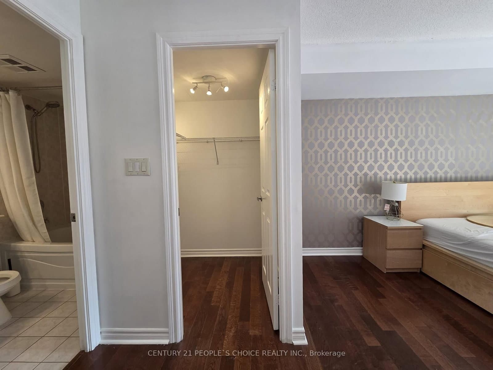 3880 Duke Of York Boulevard, Unit 1806 thumbnail 21