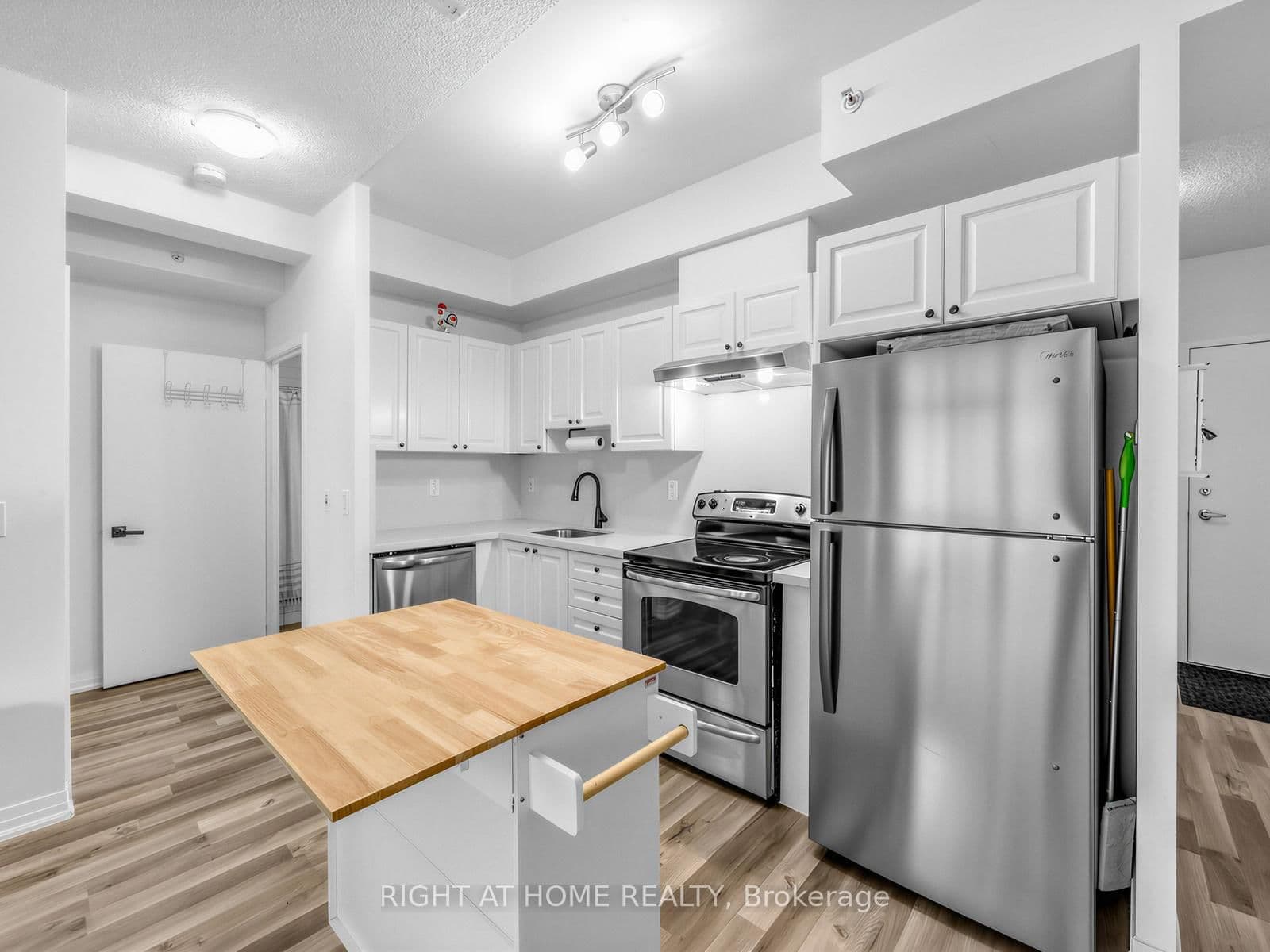155 Legion Road N, Unit 208 thumbnail 11