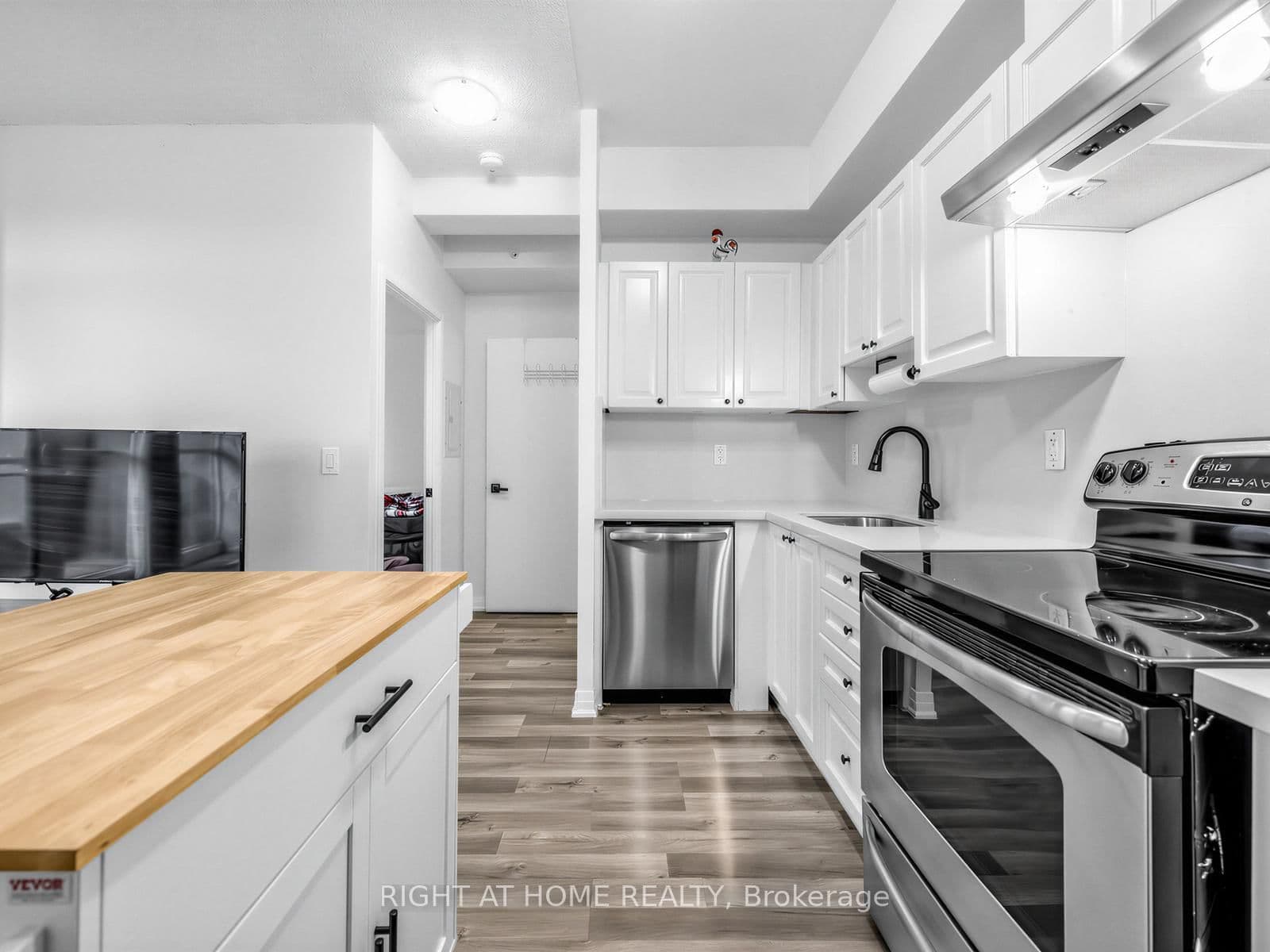 155 Legion Road N, Unit 208 thumbnail 12