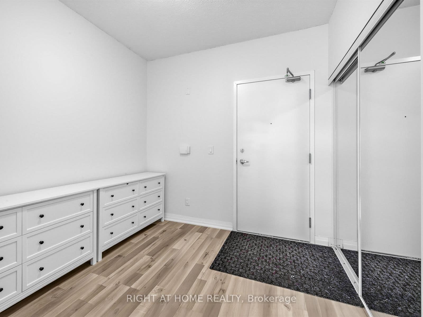 155 Legion Road N, Unit 208 thumbnail 2