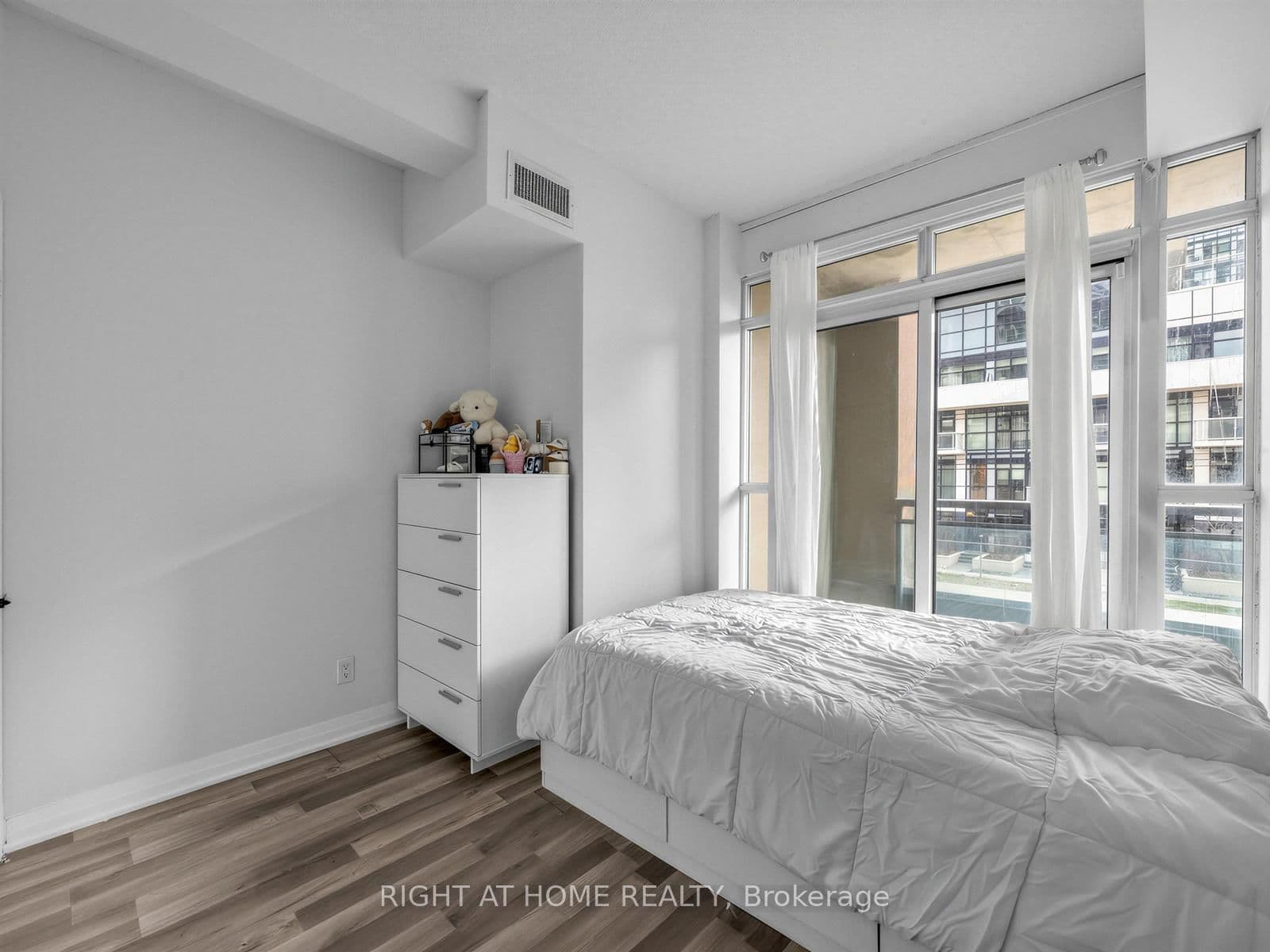 155 Legion Road N, Unit 208 thumbnail 20