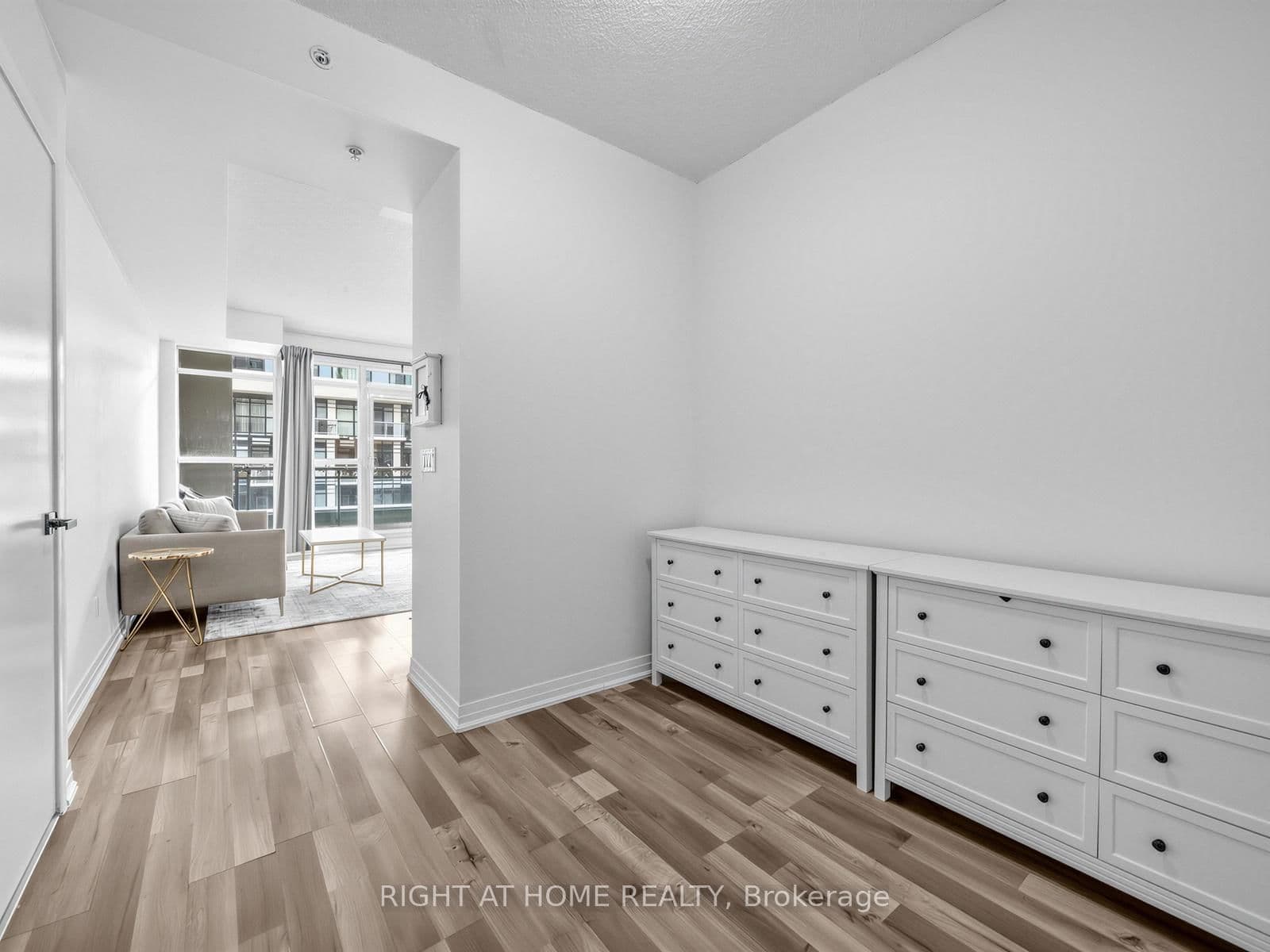 155 Legion Road N, Unit 208 thumbnail 4